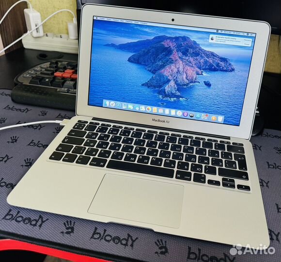 Apple MacBook Air (11-inch, Mid 2012)