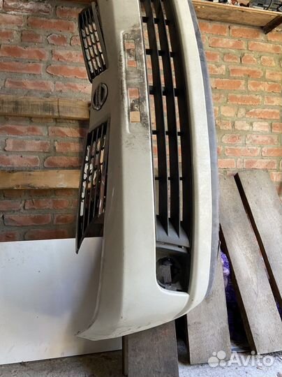 Передний бампер nissan tiida latio