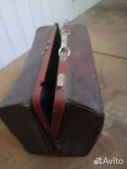 Старинная саквояж