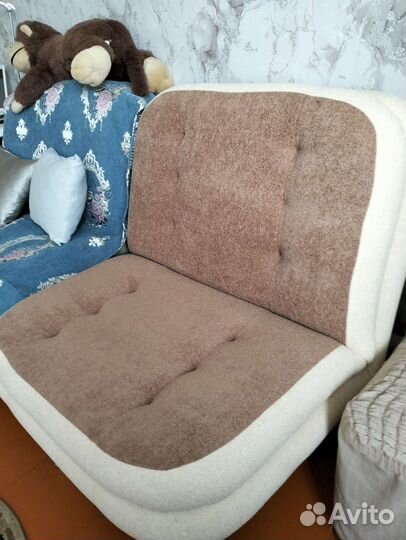 Стенка, мягкая мебель (диван и кресло)