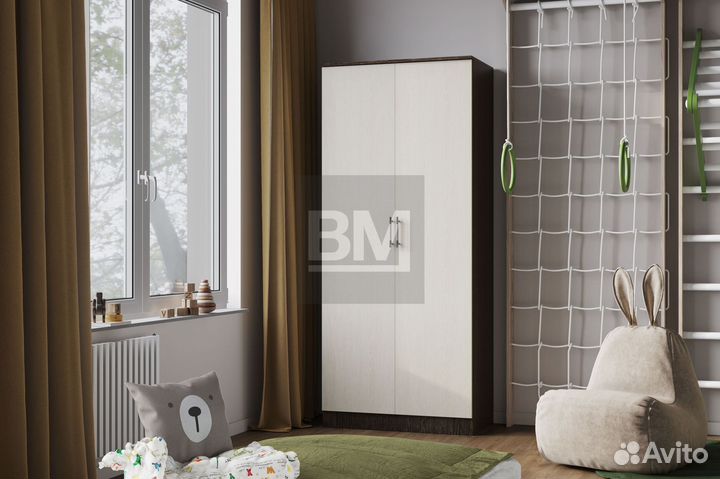 Шкаф с полками и вешалкой