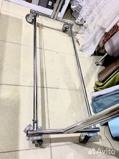 Напольная / Регулируемая / на колесах