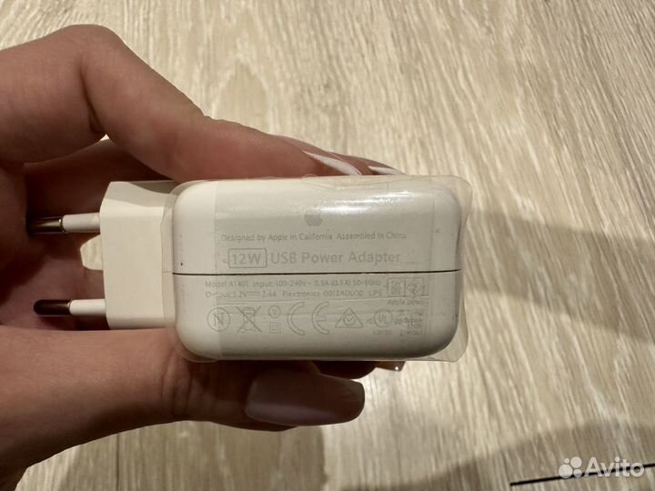 Адаптер питания Apple USB 12 Вт (MD836ZM/A)