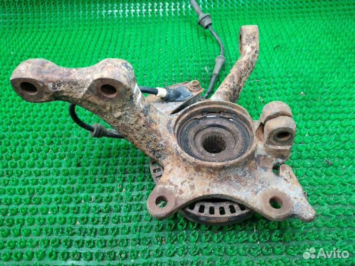 Кулак поворотный передний правый Volkswagen Golf 3