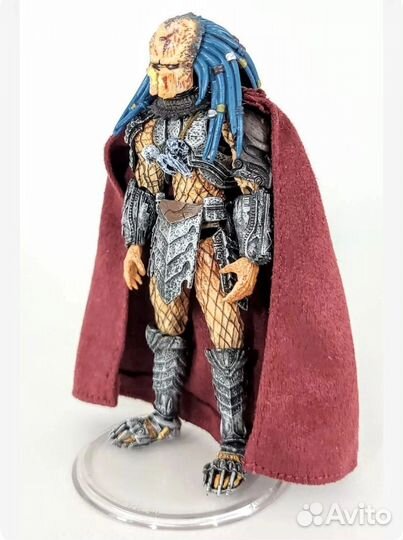 Фигурки Чужого и Хищника из фильма AvP