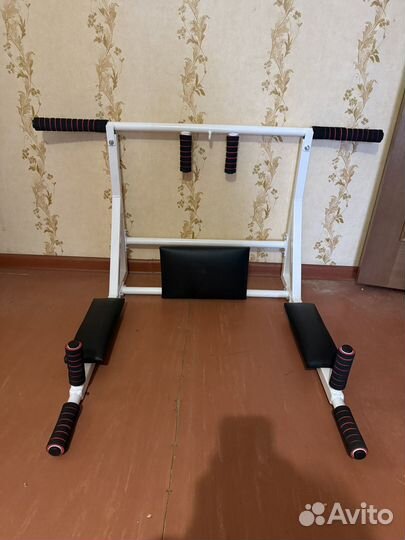 Турник настенный