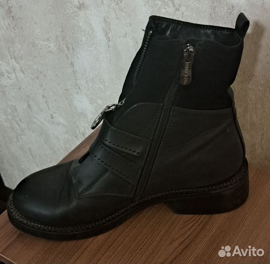 Демисезонные женские ботинки