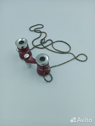 Театральный бинокль с цепочкой