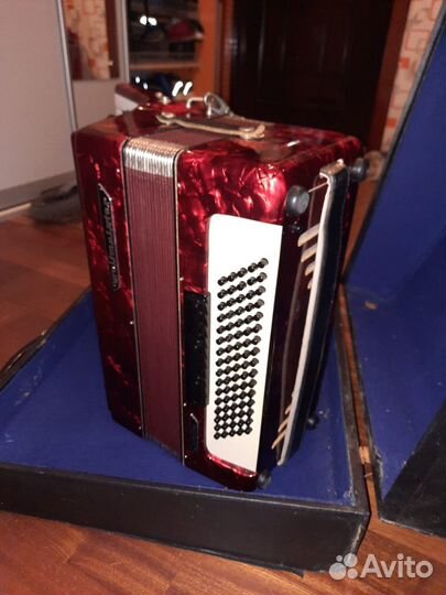 Продается аккордеон Weltmeister Stella 3/4