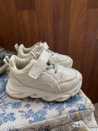Кроссовки 23р