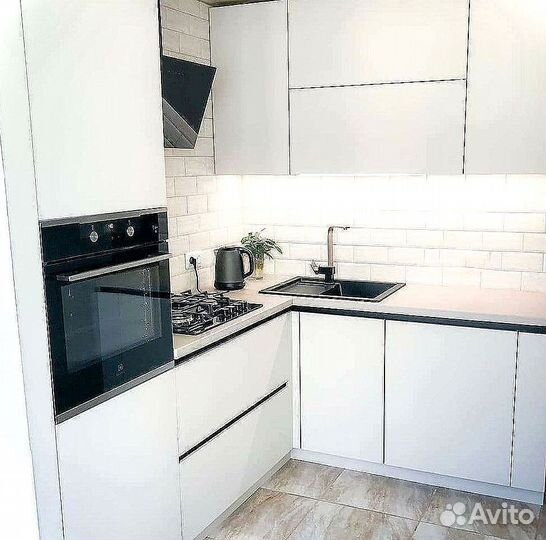 Кухня до потолка