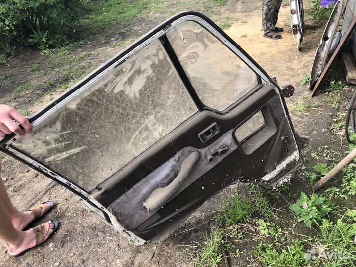 Двери nissan атлас