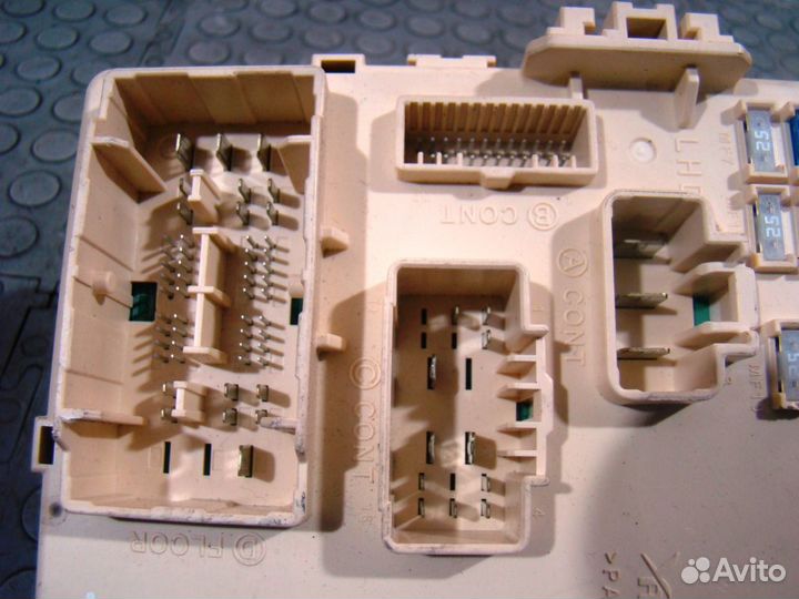 KIA Sportage 3 Блок предохранителей салонный