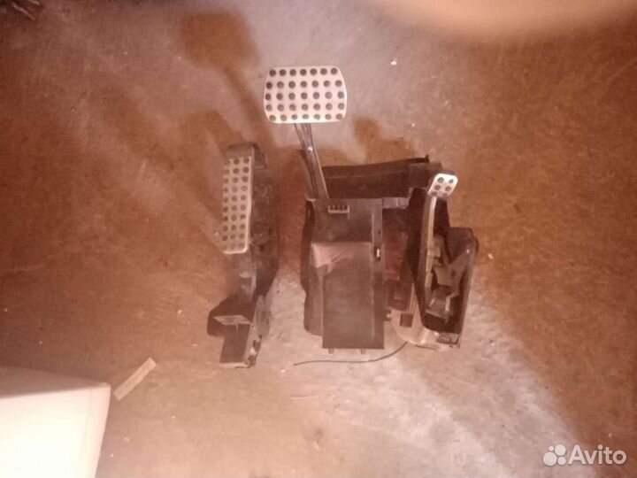 Комплект педалей на мерседес. Автомат