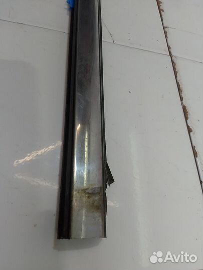 Молдинг двери верхний передний правый