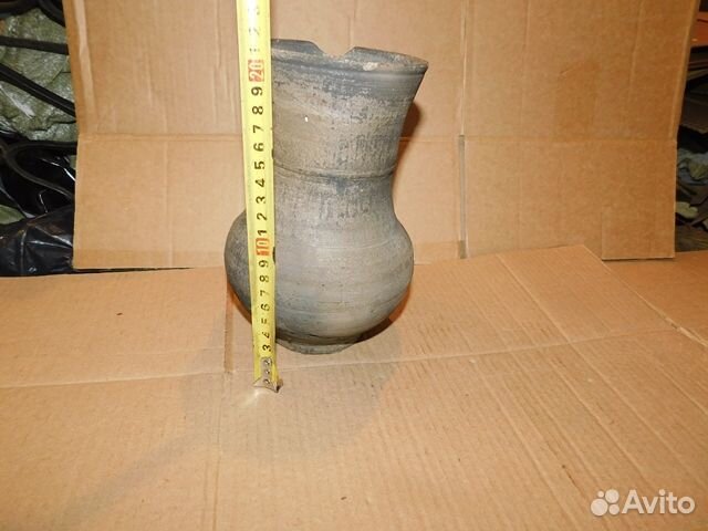 Старинная крынка из чернолощеной глины