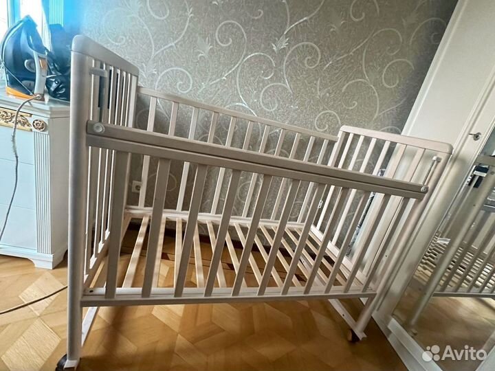 Детская кроватка с матрасом