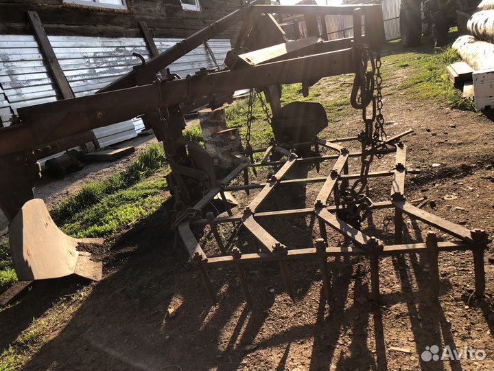 Плуг трехкорпусный