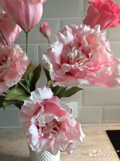 Искусственные эустомы. Ветка гингко