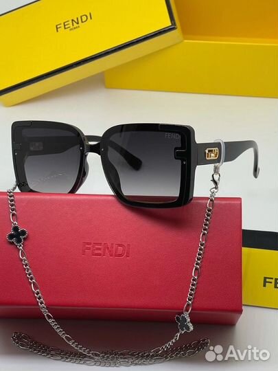Солнцезащитные очки fendi