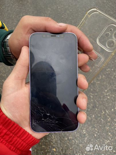 Телефон iPhone 12