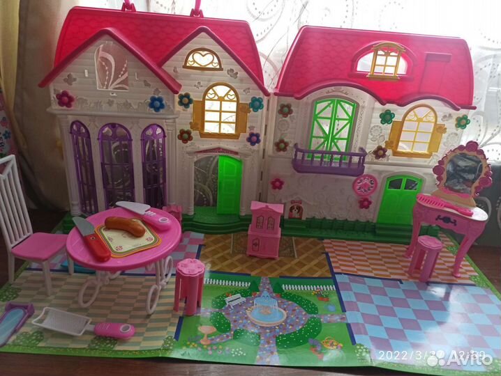 Кукольный домик с мебелью