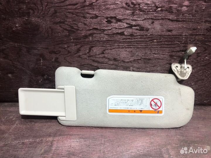 Козырек солнцезащитный передний левый Nissan