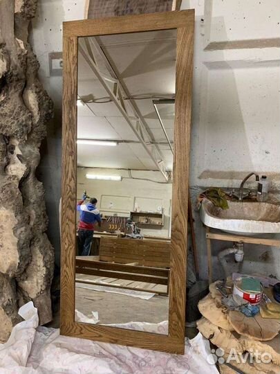 Зеркало в раме из массива