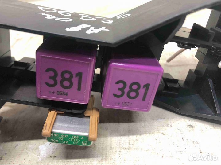 Блок предохранителей Audi A8 D3 (4E)