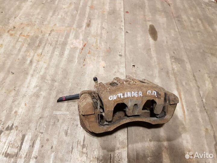 Суппорт передний Mitsubishi Outlander 1