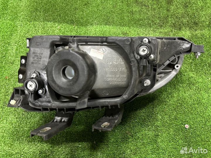 Фара галогеновая передняя правая Honda Civic
