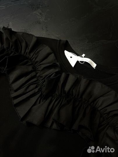 Свитшот с воланами в виде сердца (новый)