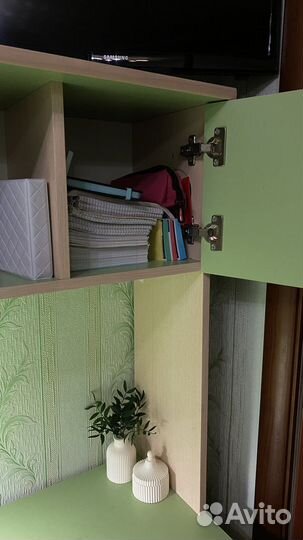 Школьный уголок со шкафом-пенал