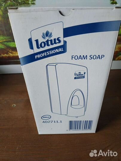 Диспенсер для жидкого мыла Lotus