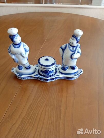 Столовые принадлежности