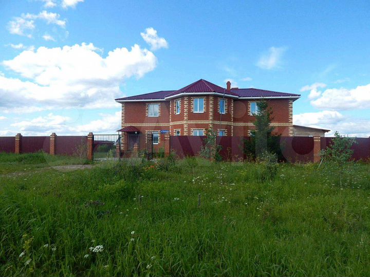 Коттедж 300 м² на участке 20 сот.