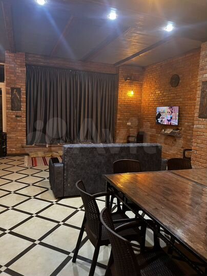 Дом 270 м² на участке 1,5 сот.