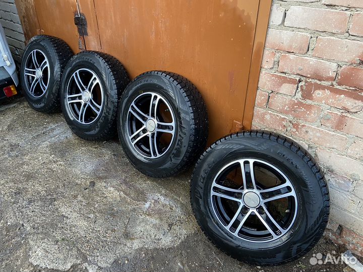 R15 Viatti Bosco Nordico V-523 205/75, PCD 5x139.7 DIA 98.6