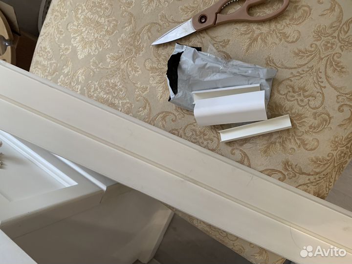 Цоколь для кухни белый