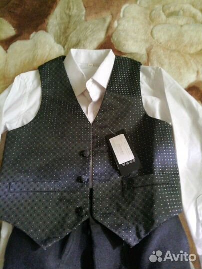 Новый школьный костюм