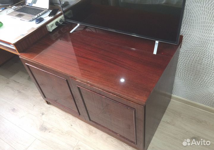 Тумба-шкаф под телевизор 104х60х65 см