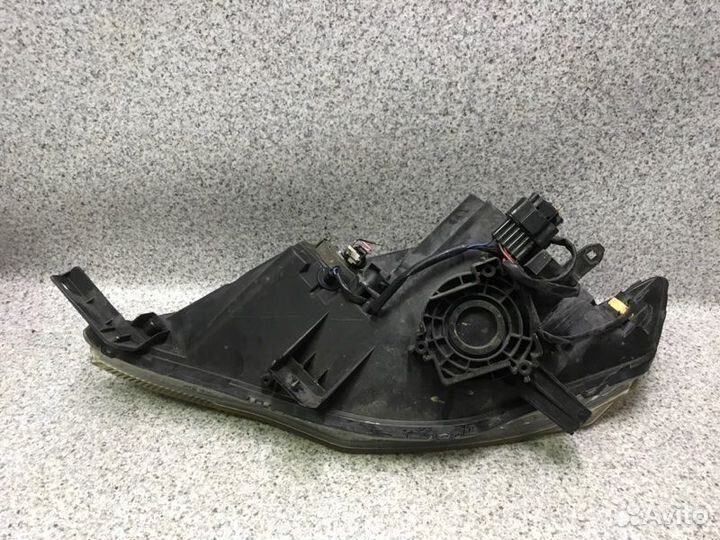 Фара правая Mitsubishi Outlander Xl 2007
