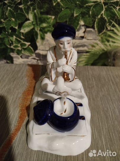 Статуэтка фарфор