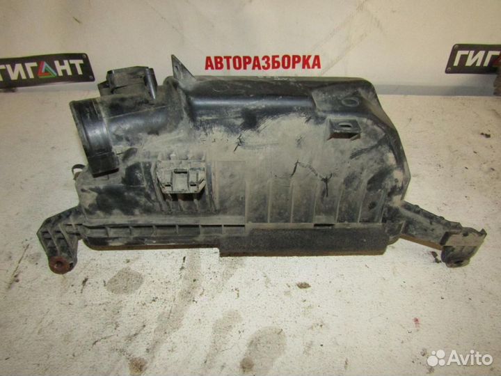Корпус воздушного фильтра RAV 4 2000-2005