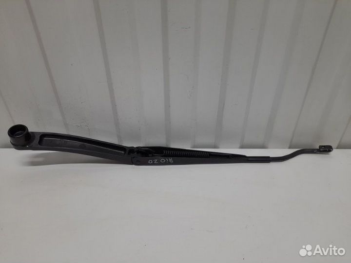 Поводок стеклоочистителя передний левый передний