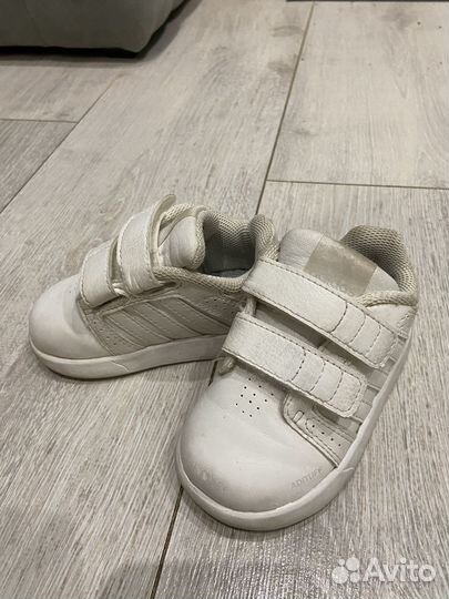 Кроссовки adidas детские