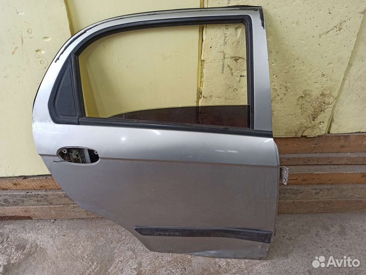 Дверь задняя правая Шевроле спарк м200