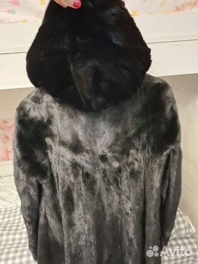 Продаю чёрную норковую шубу блок лама
