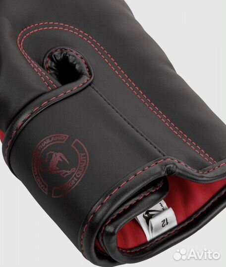 Боксерские перчатки Venum красные