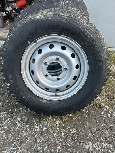 Комплет зимних колес r15 на ниву